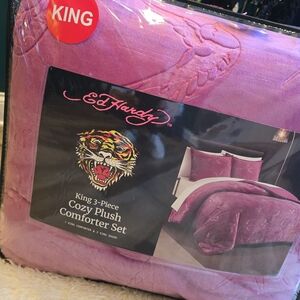 Ed Hardy King plum/purple 3piececozy plush comforter set new
